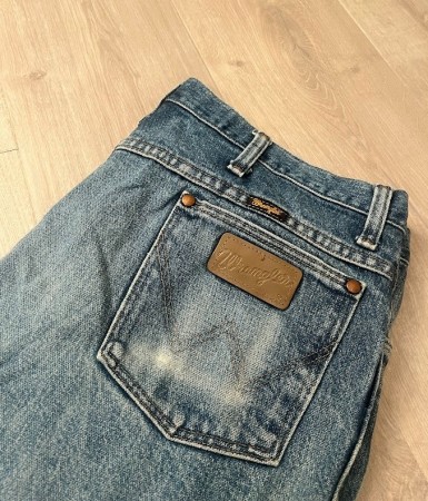  Wrangler straight jeans